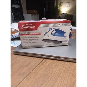 Sunbeam Compact Size Travel Iron Dual Voltage. Brand New. Open Box‎